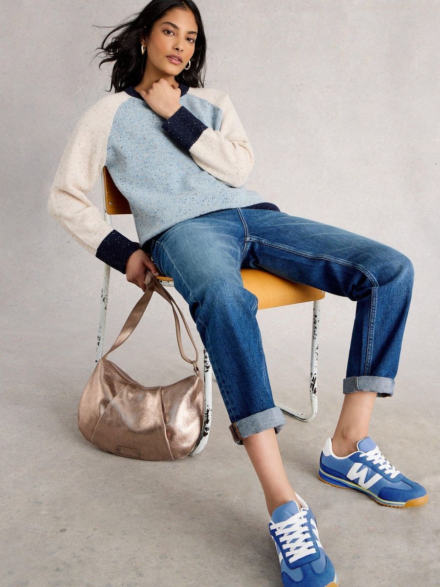 Retro-Sneaker mit Logo-Applikation