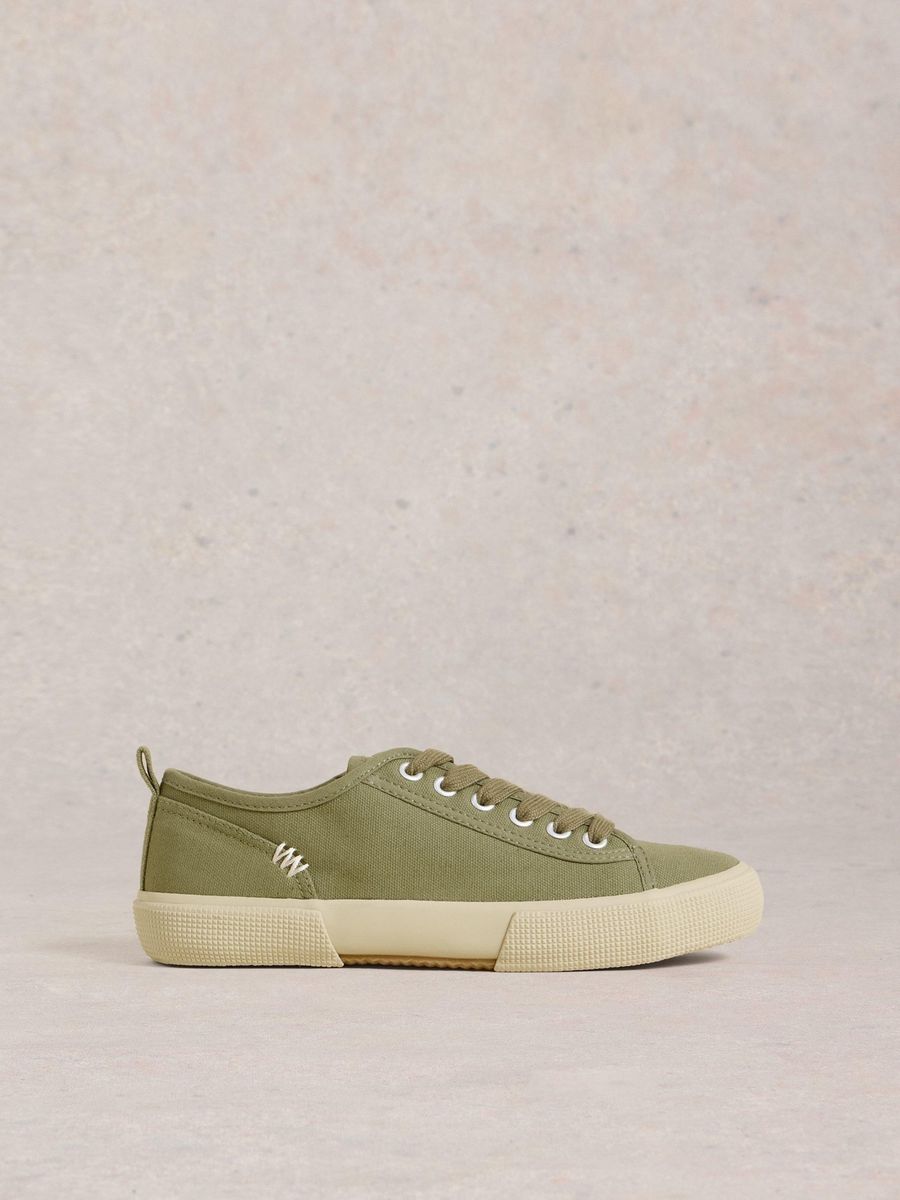 Low-Top Sneaker mit dezenter Stickerei