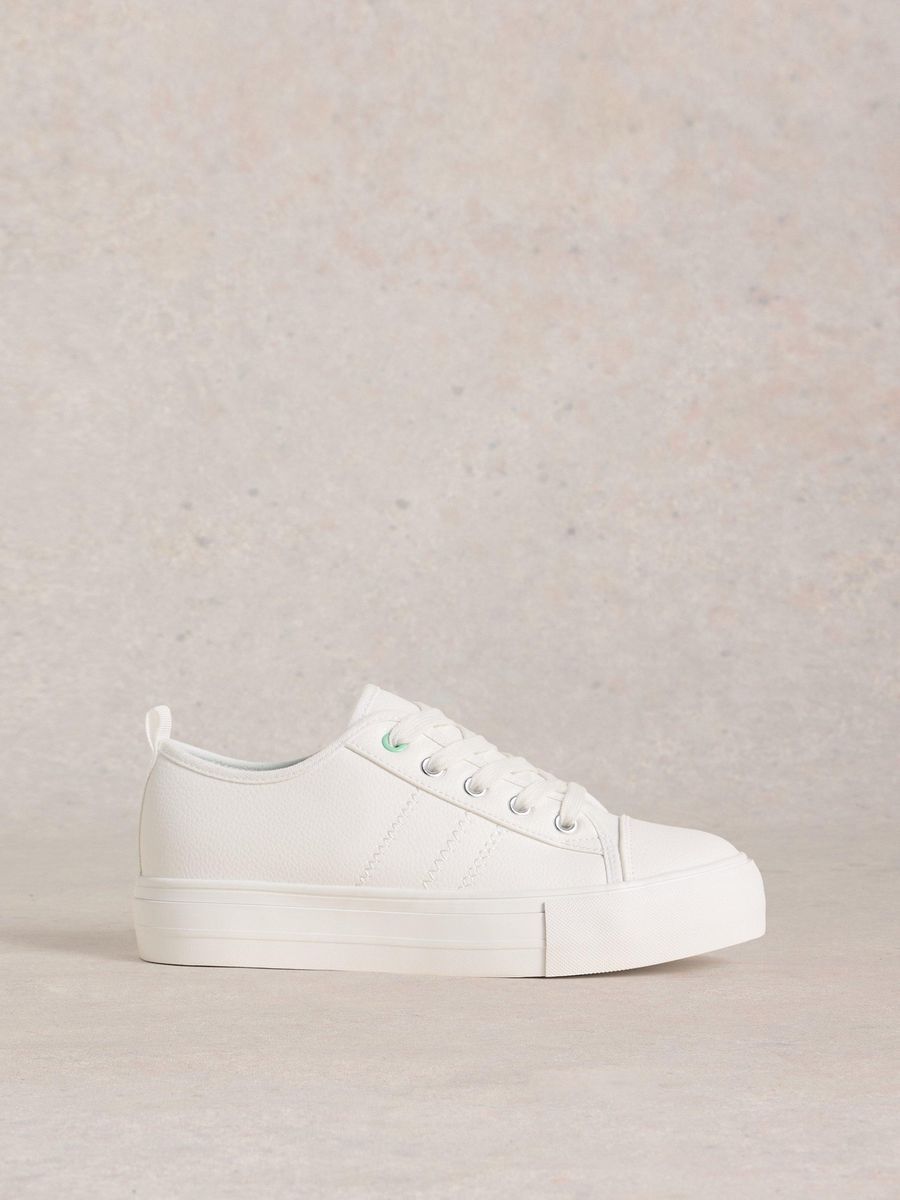 Klassische weiße Plateau-Sneaker