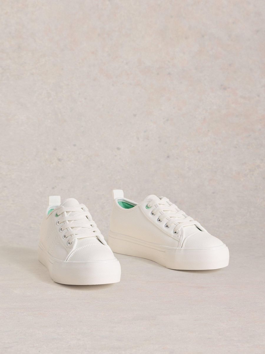 Klassische weiße Plateau-Sneaker