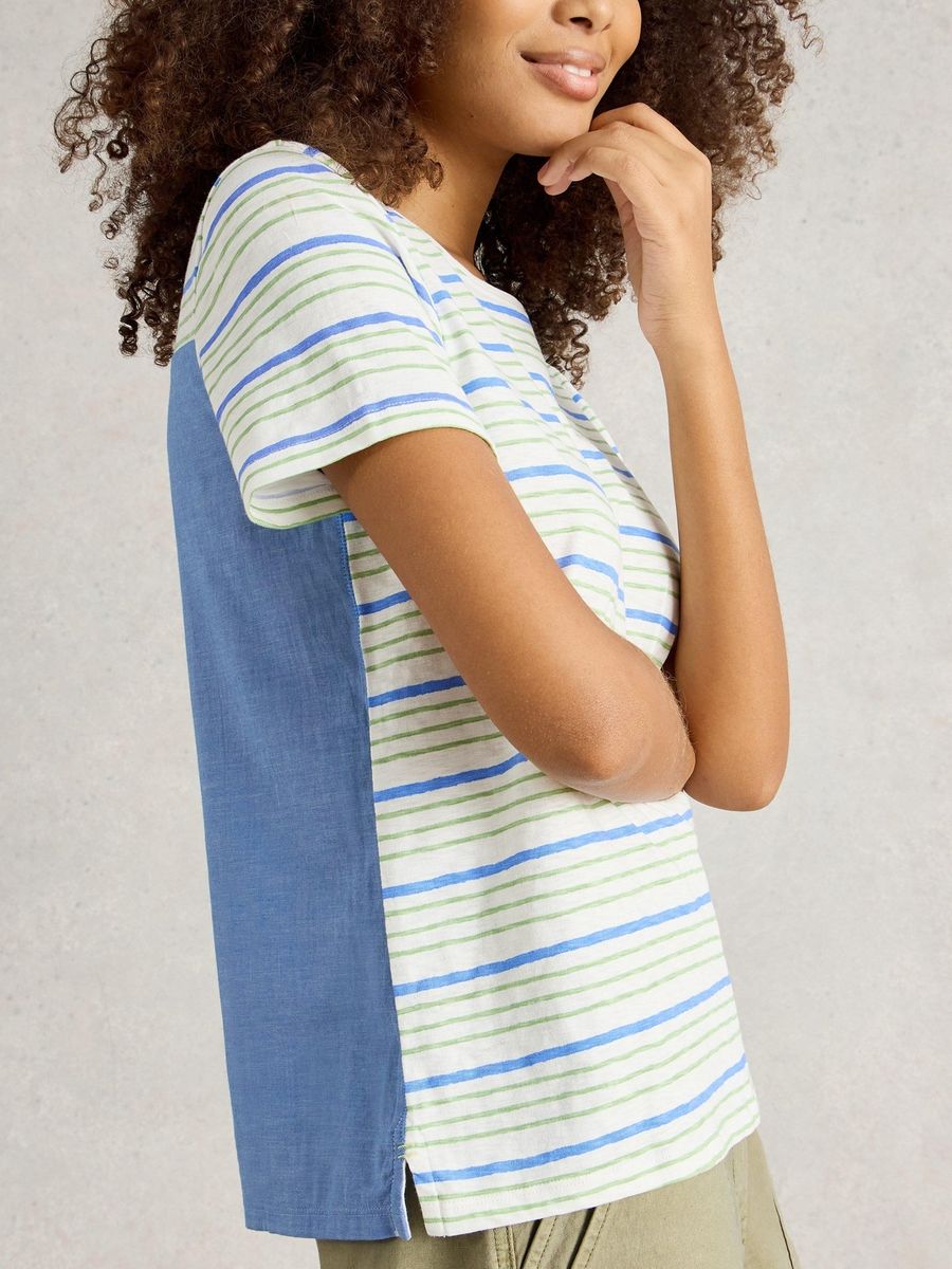 Bedrucktes T-Shirt mit abstraktem Muster