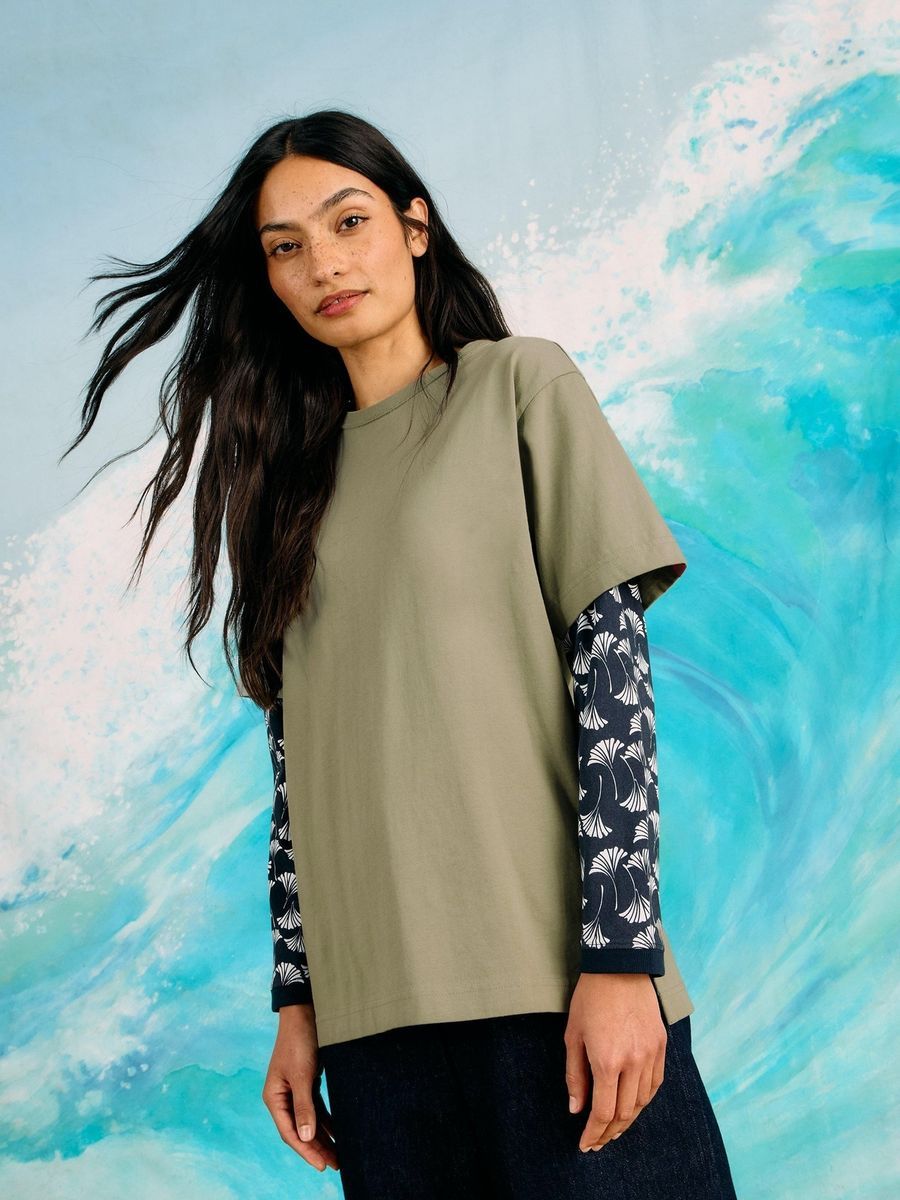 Jubiläumskollektion T-Shirt mit Wellengrafik