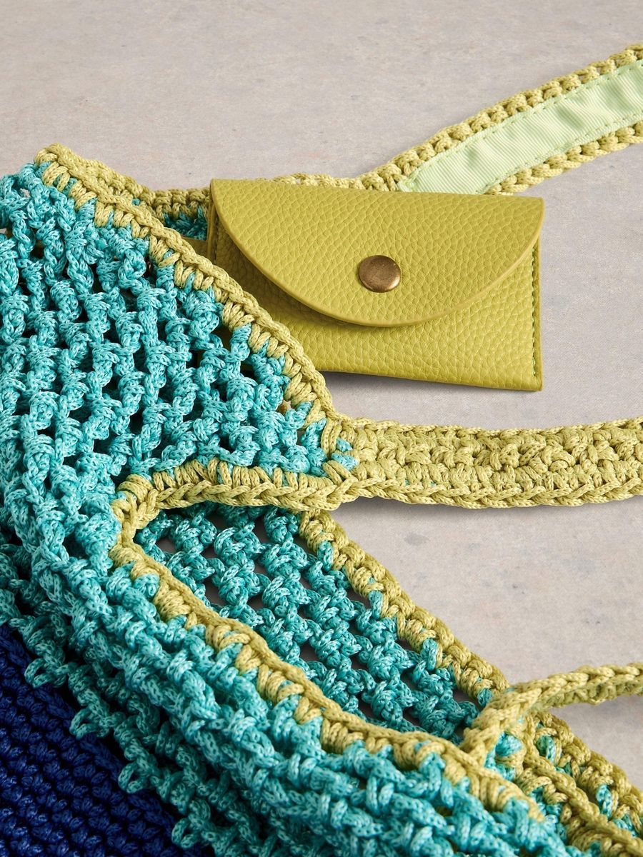 Große Häkeltasche im Colorblock-Netzdesign