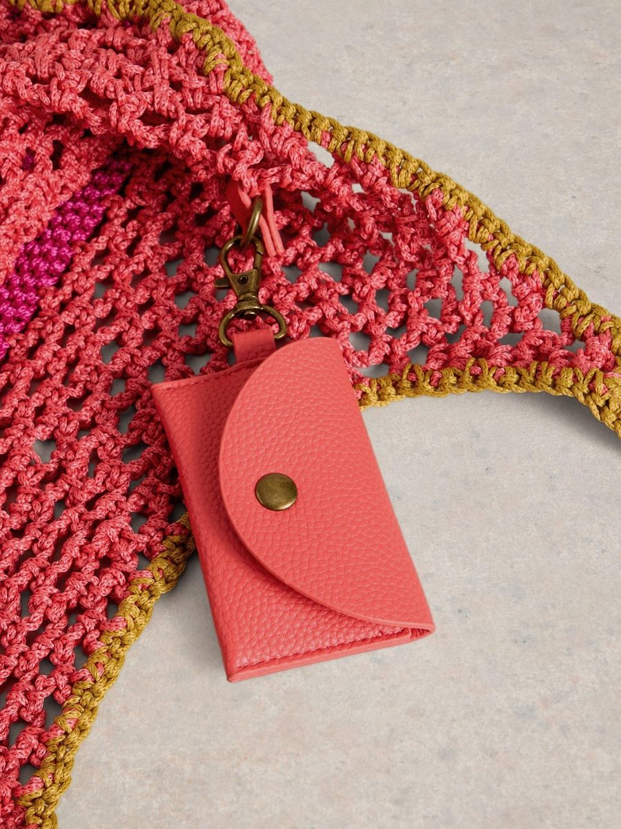 Große Häkeltasche im Colorblock-Netzdesign