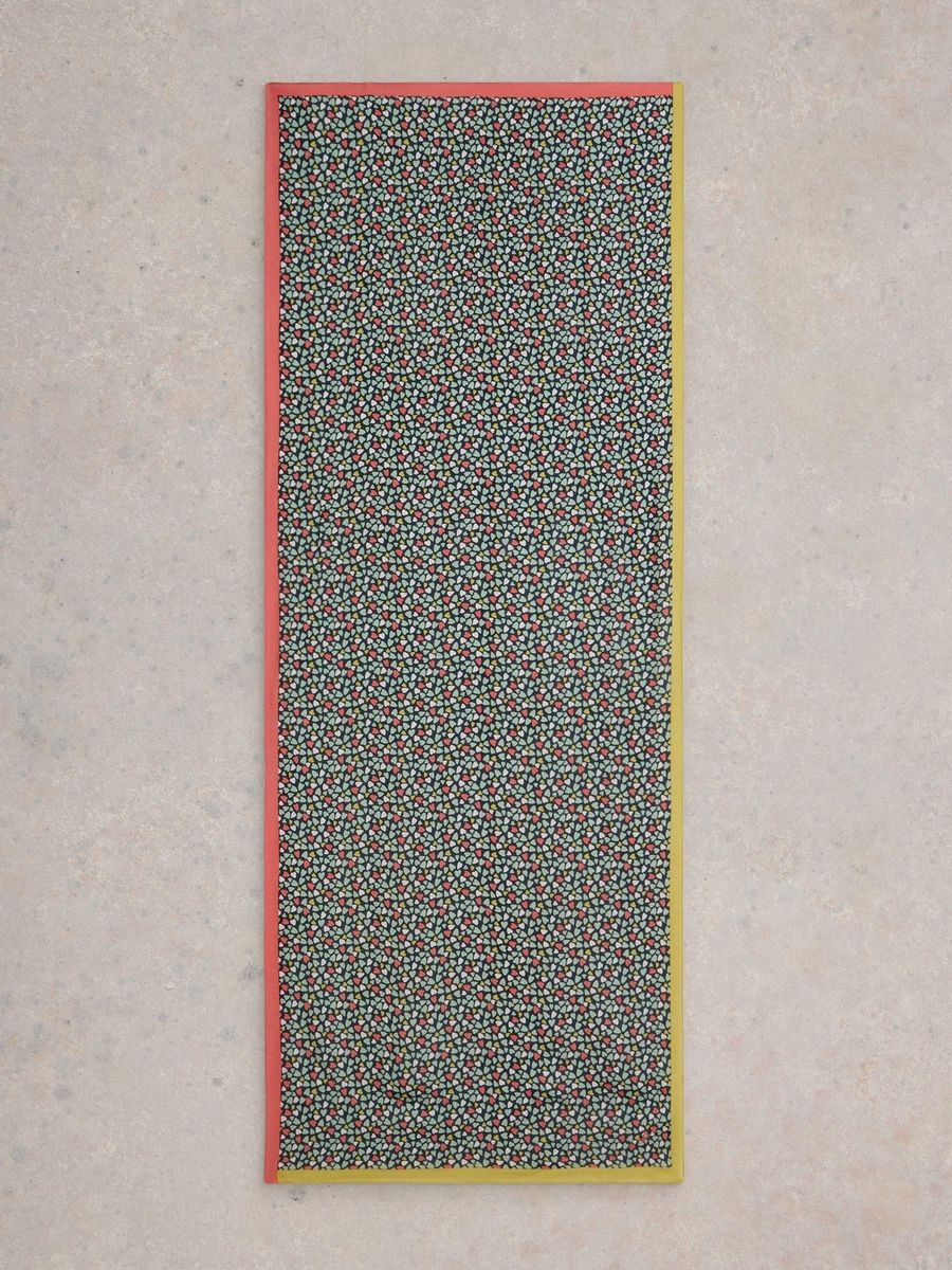 Leichter Viskoseschal mit Herzmuster