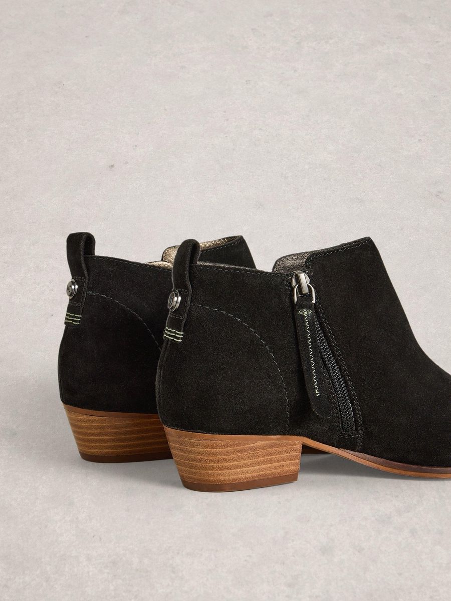 Bequeme Wildleder-Stiefeletten mit Weitschaft