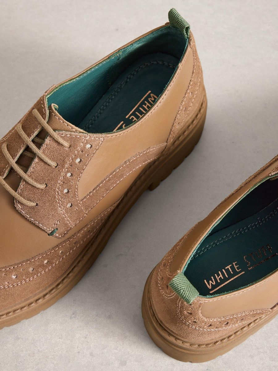 Rustikale Wildleder-Brogues mit Profilsohle