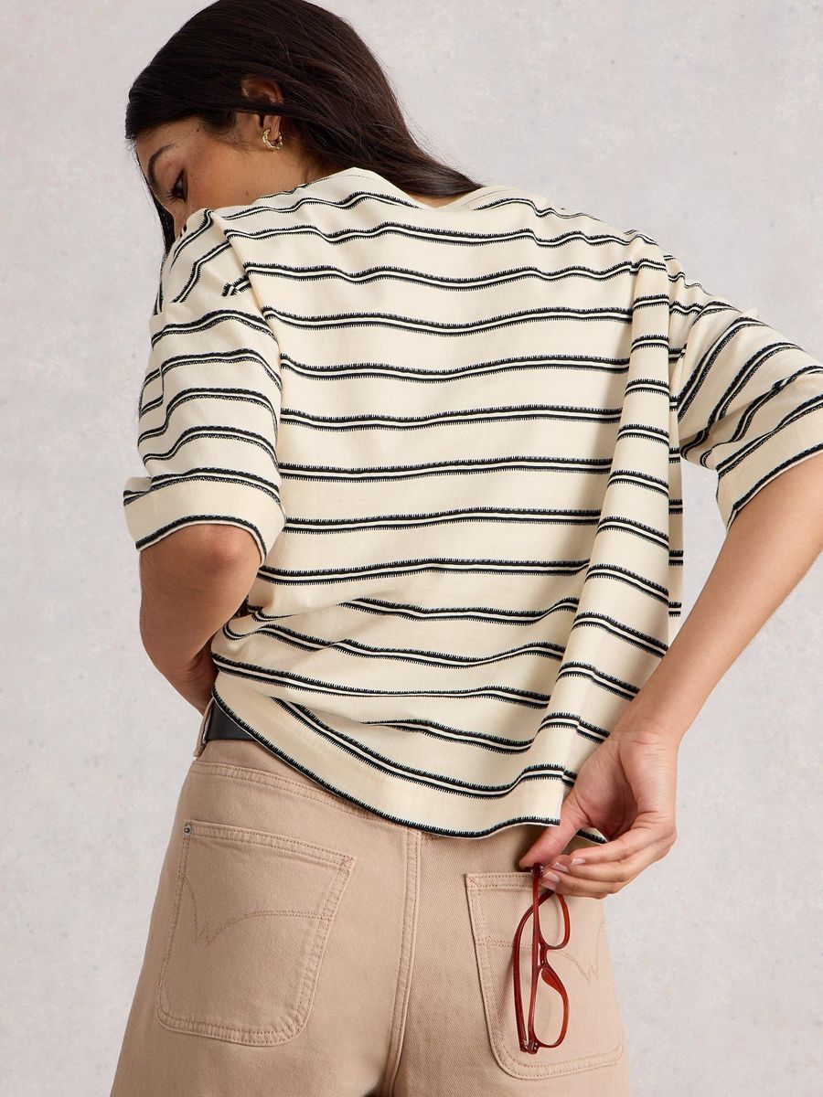Kurzes Gestreiftes T-Shirt in Kastenform