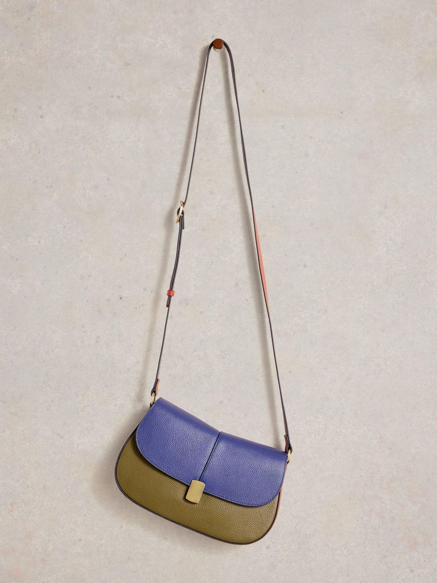 Crossbody-Tasche aus genarbtem Leder