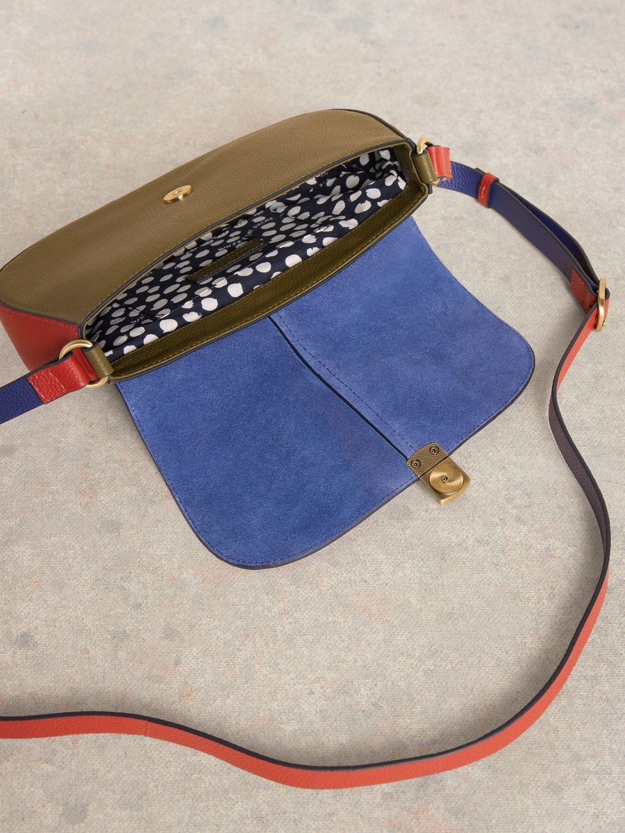 Crossbody-Tasche aus genarbtem Leder