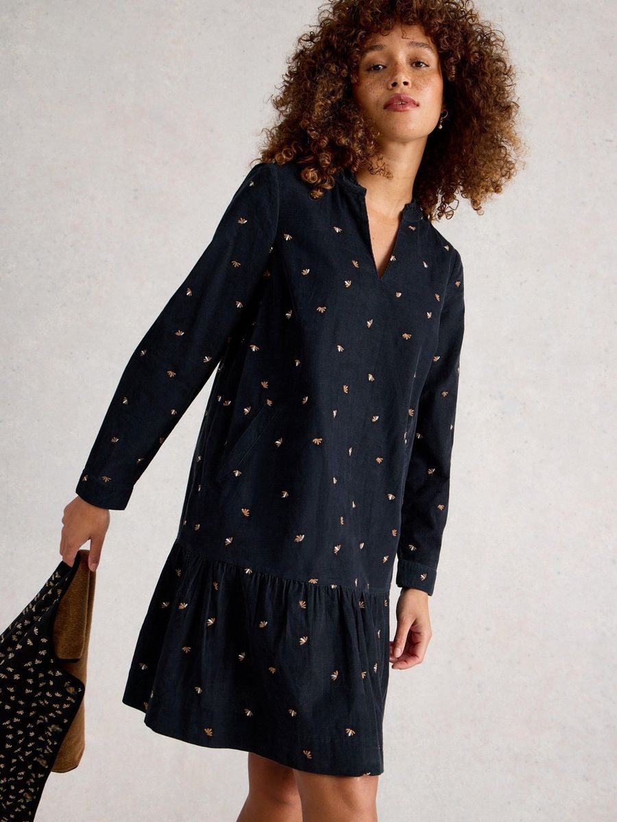 Besticktes Cordkleid mit Stufenrock