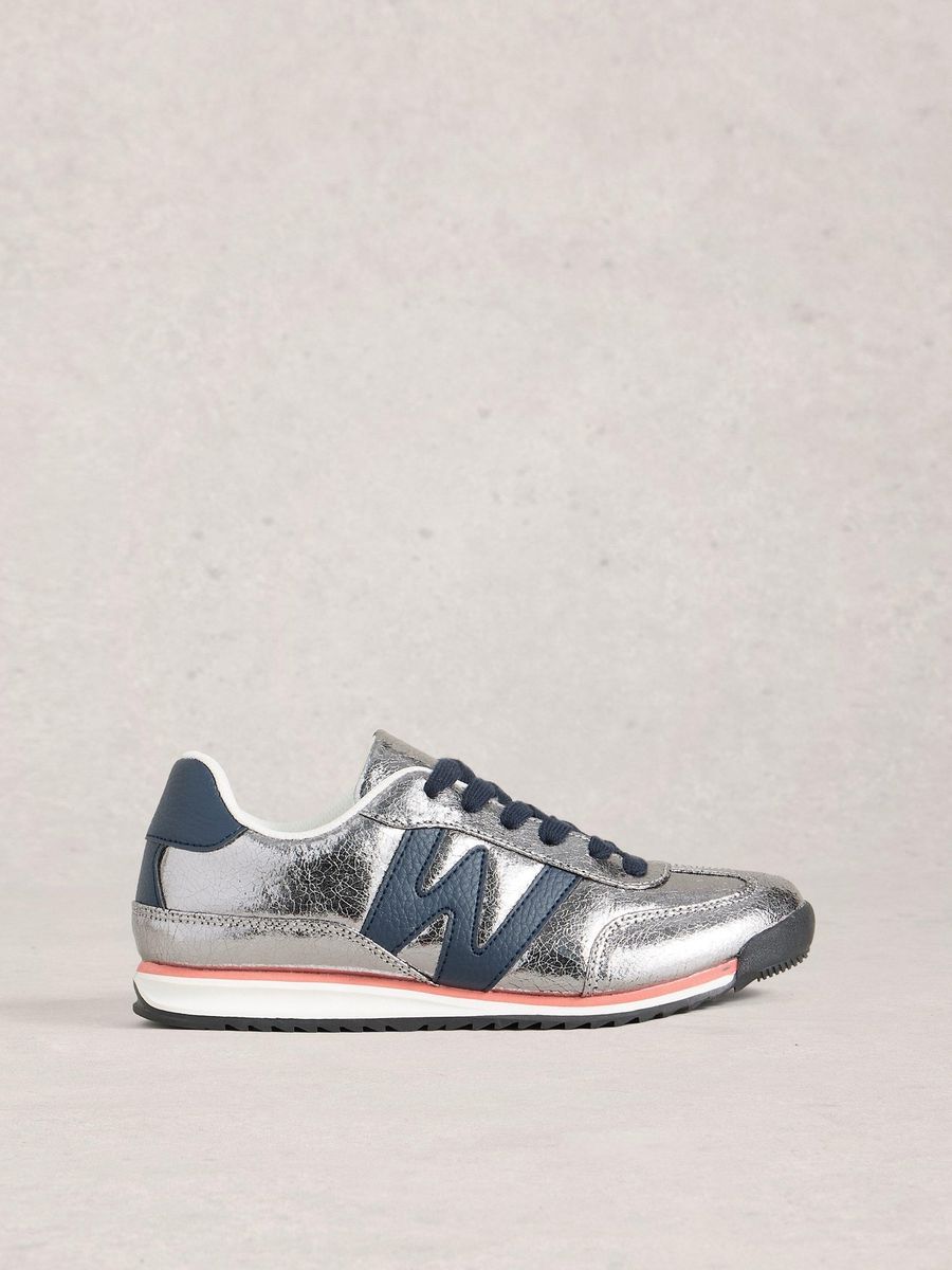 Retro-Sneaker in Metallic-Silber