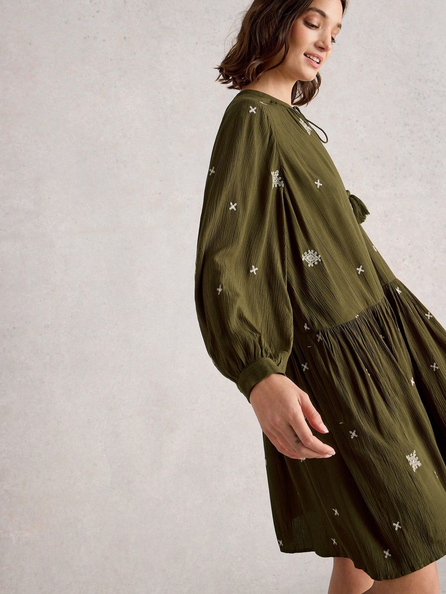 Besticktes Viskosekleid mit Quasten