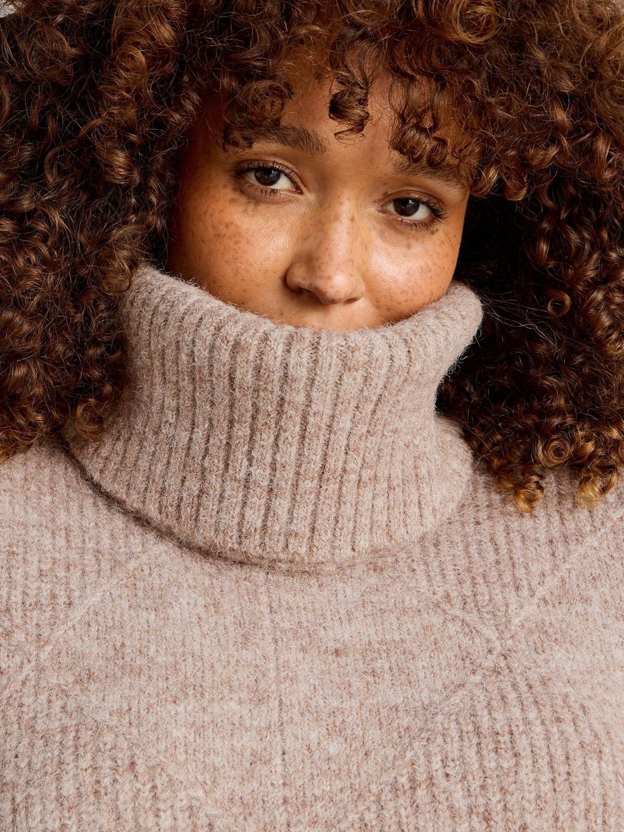 Oversize-Strickponcho mit Rautenmuster
