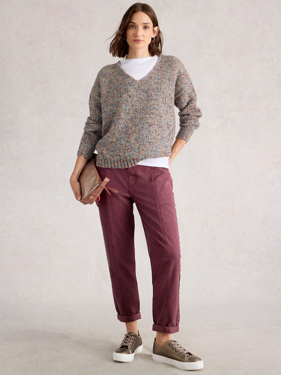 Mehrfarbig gesprenkelter Strickpullover mit V-Ausschnitt