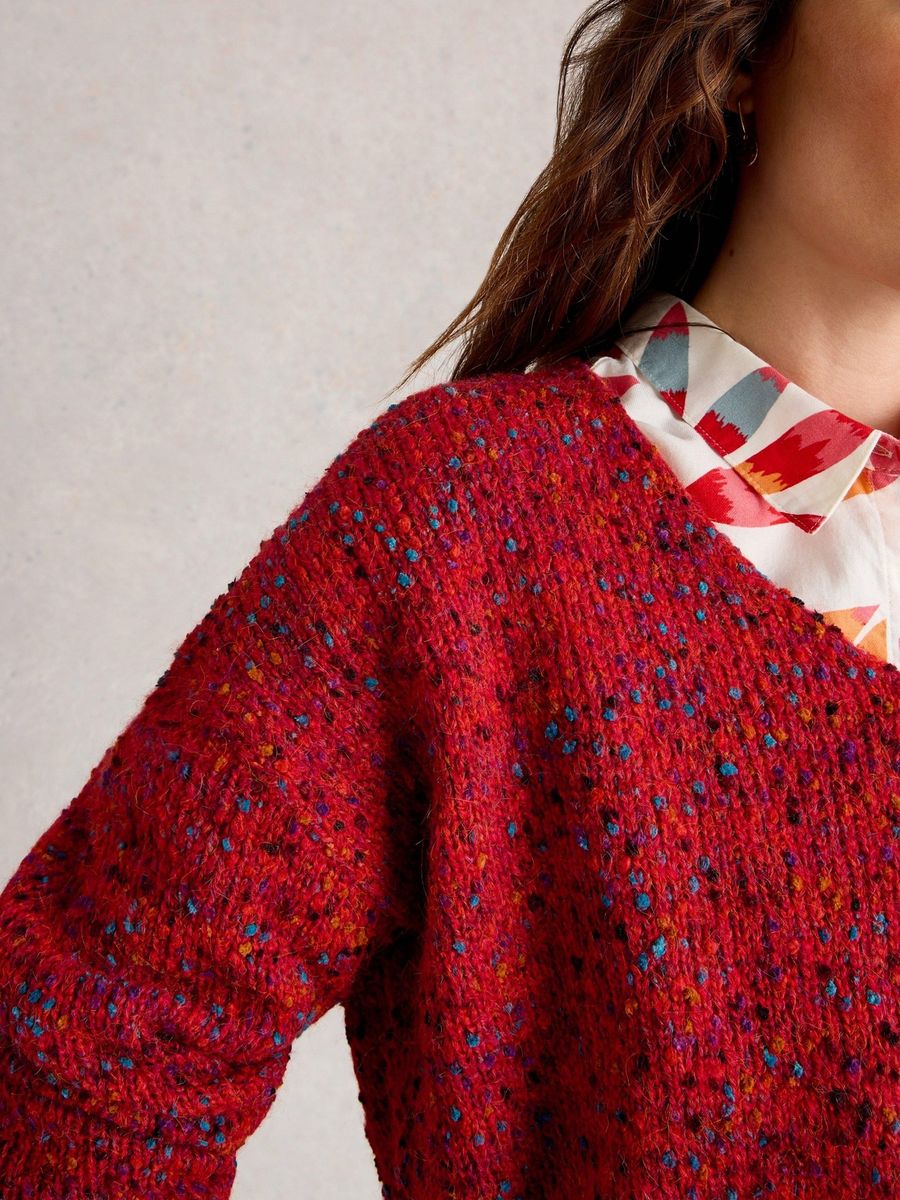 Strukturierter V-Ausschnitt-Pullover mit Farbtupfern