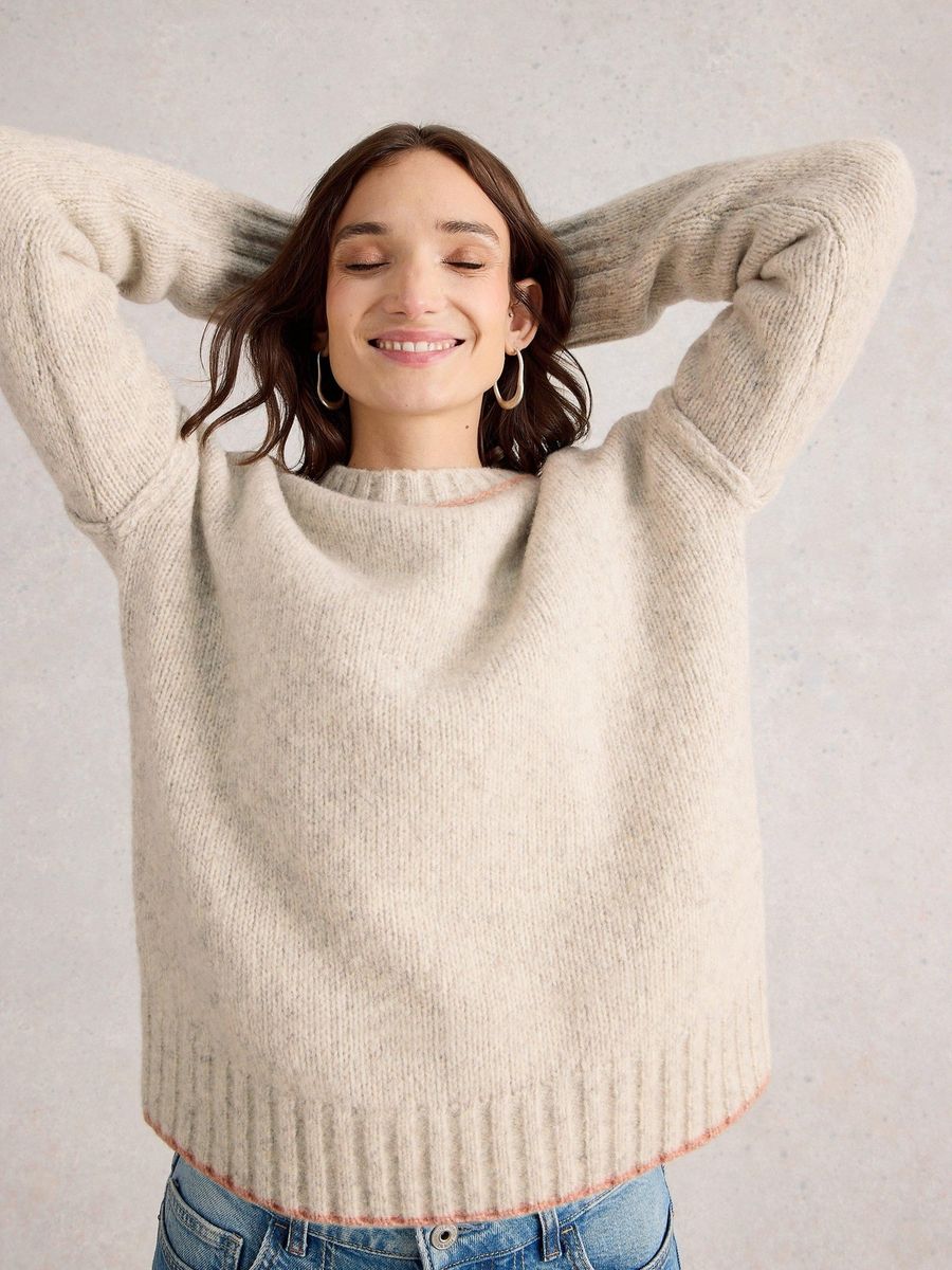 Kuscheliger Strickpullover mit Kontrastkante