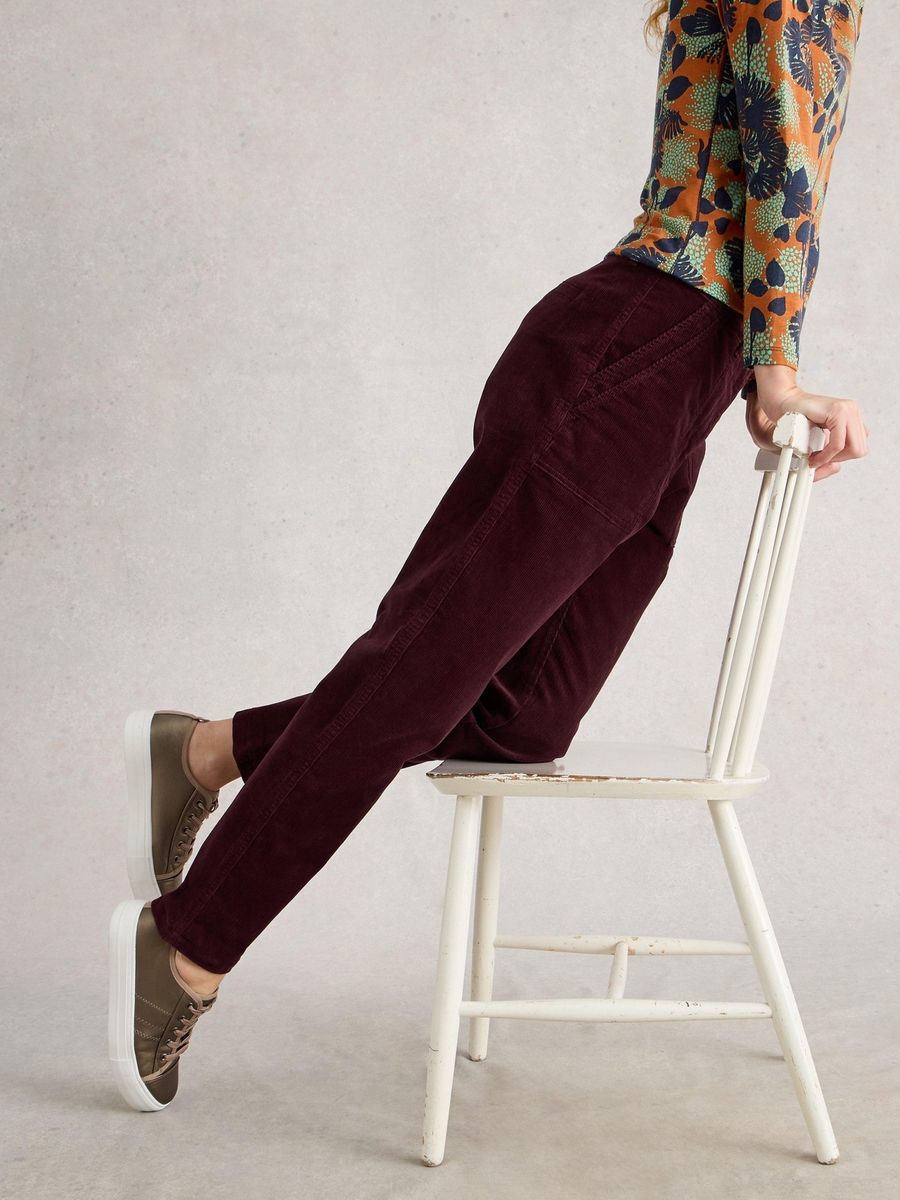 Hochgeschnittene Kordhose im Utility-Stil