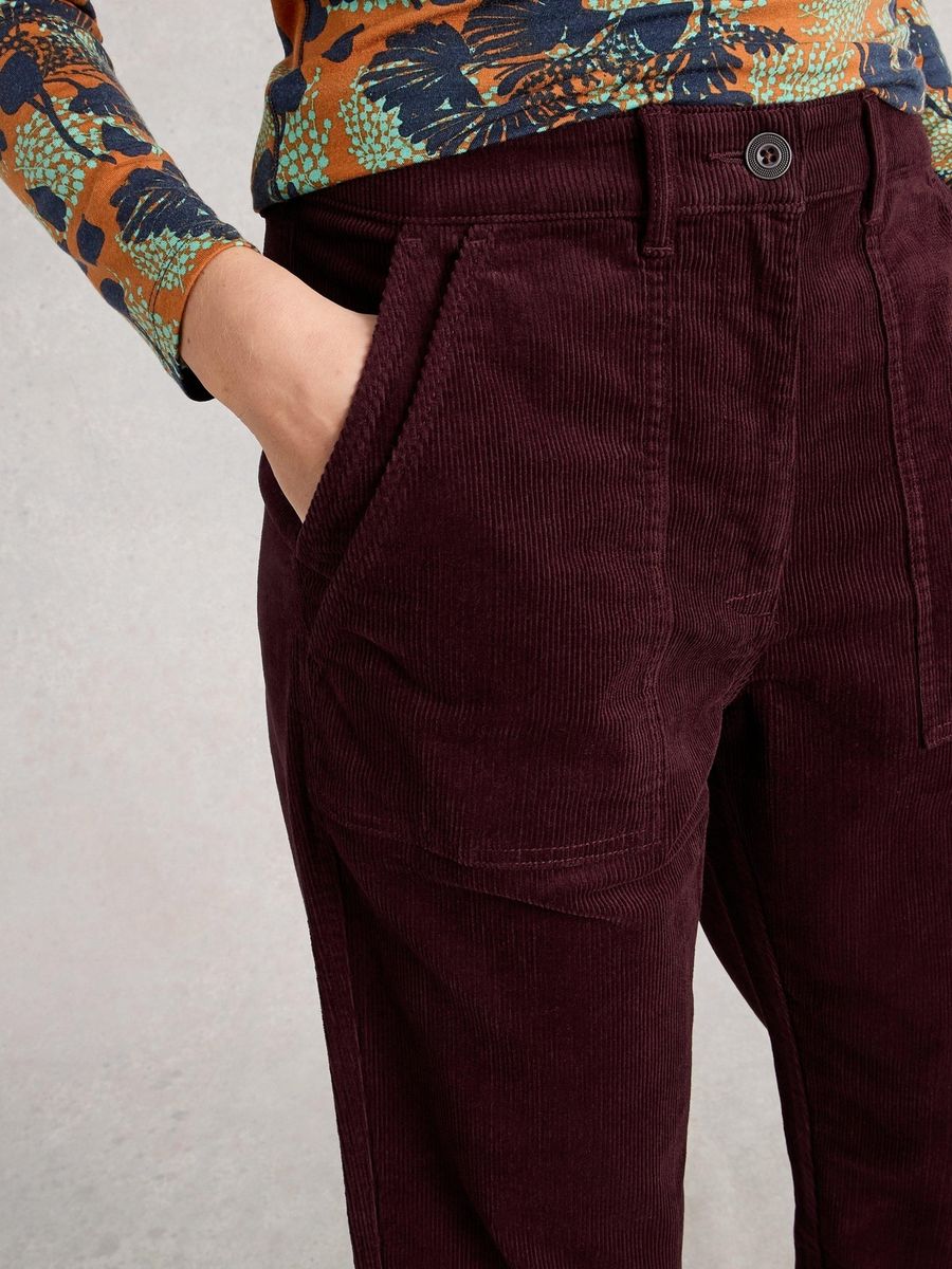 Hochgeschnittene Kordhose im Utility-Stil