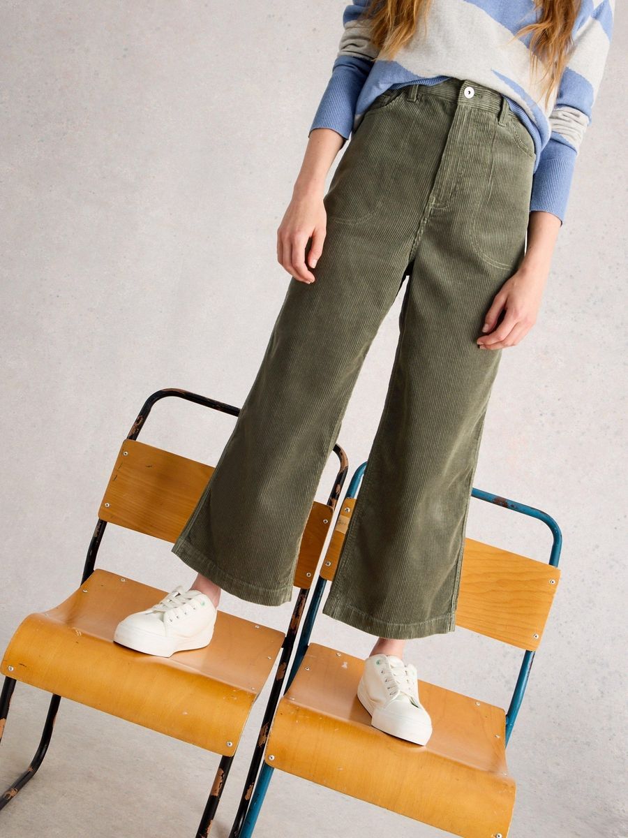 Weit geschnittene 7/8 Cordhose