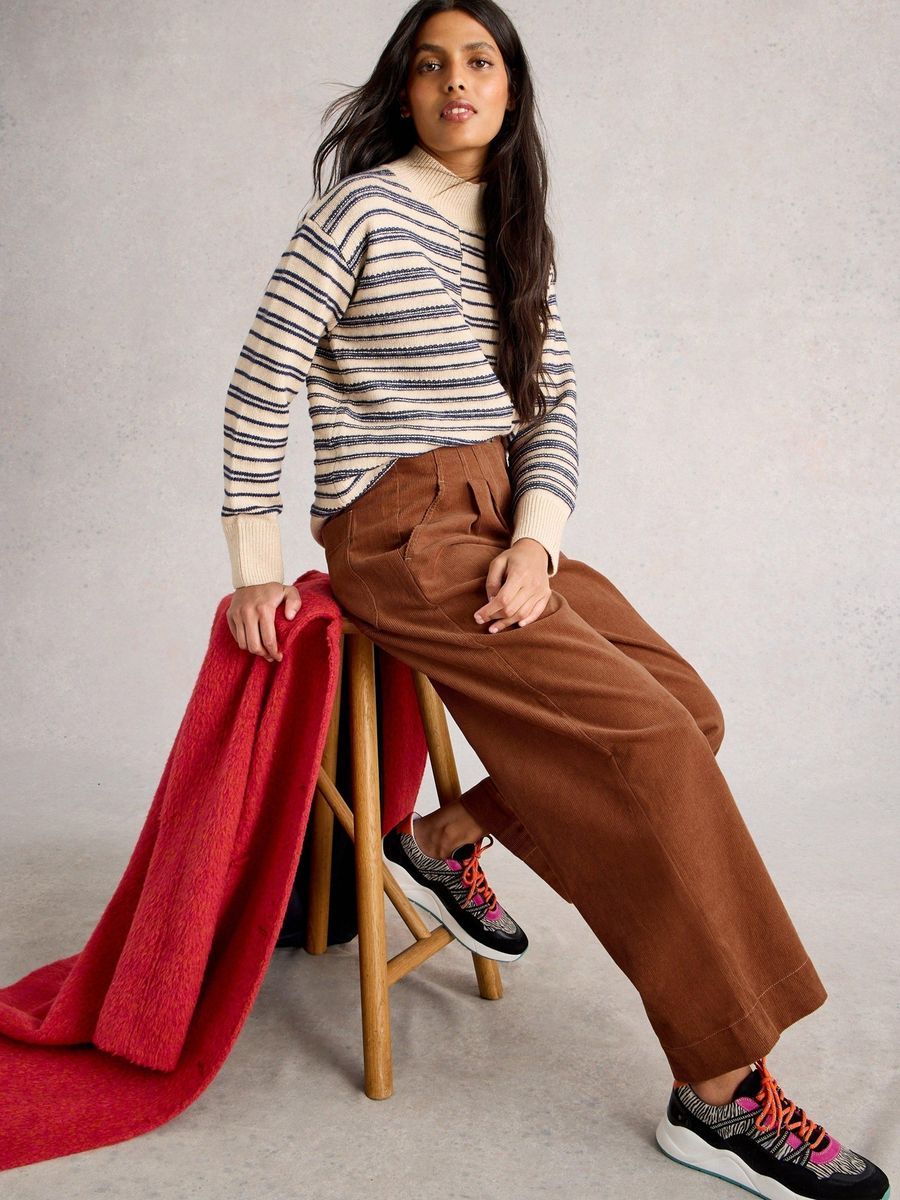 Weite Cordhose mit Bundfalten