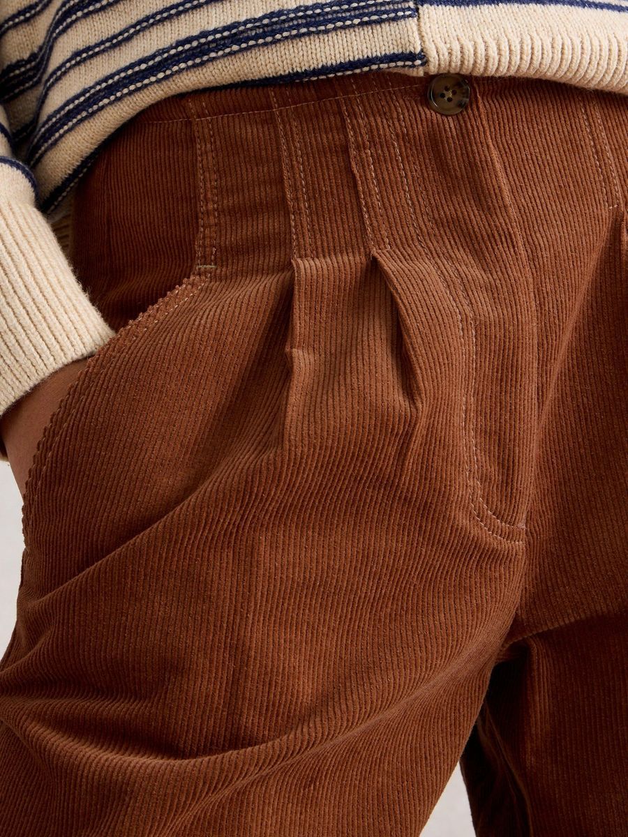 Weite Cordhose mit Bundfalten