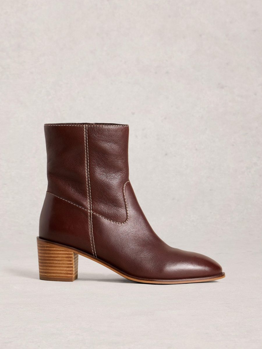 Lederstiefeletten mit markanten Kontrastnähten
