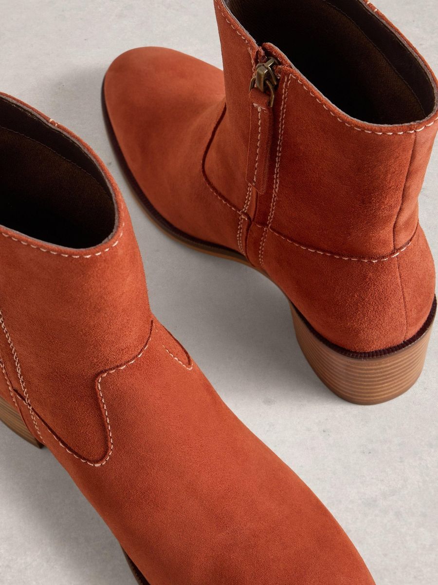 Klassische Wildleder-Stiefeletten mit Blockabsatz