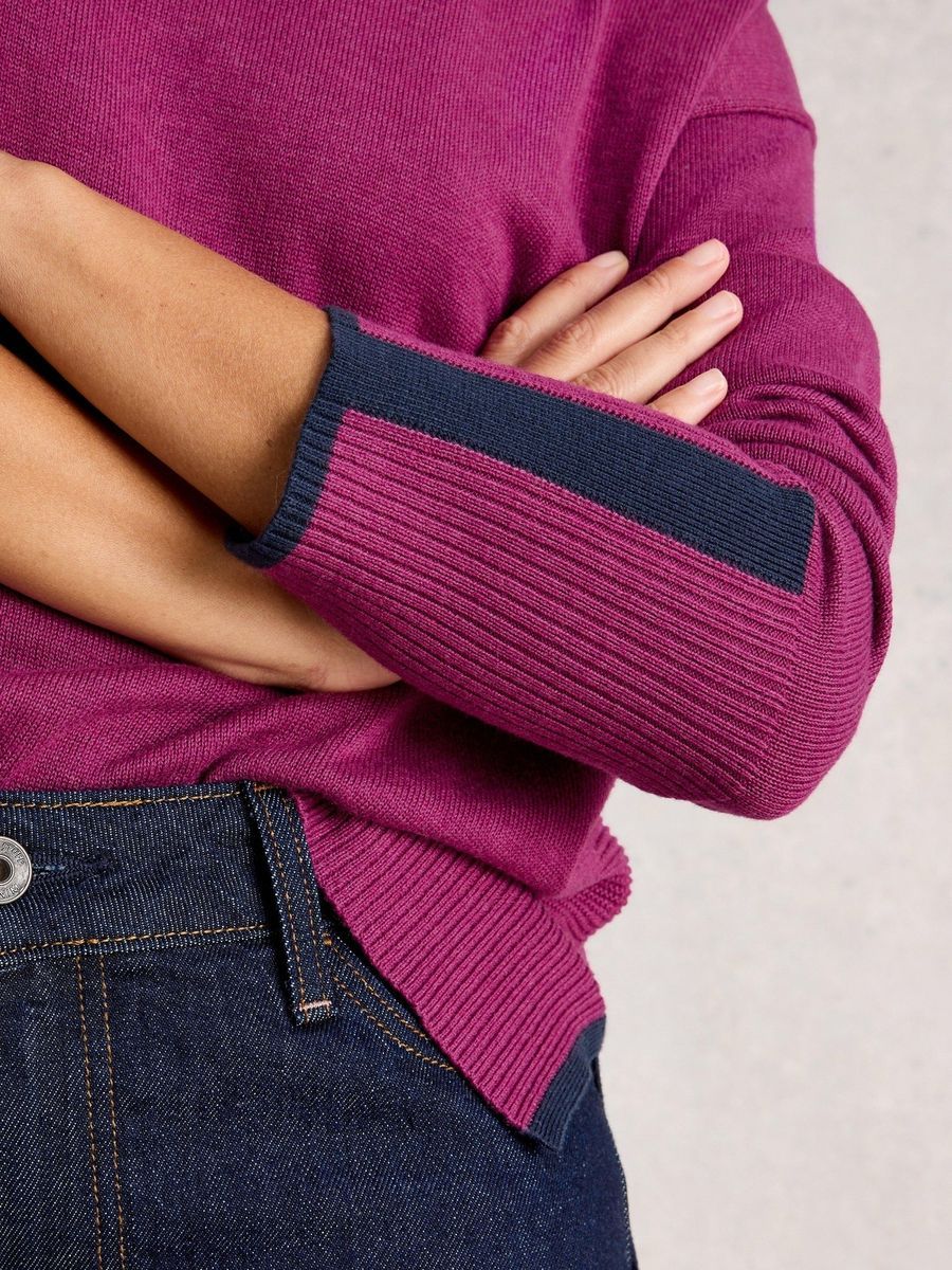 Leichter Pullover mit überschnittenen Schultern