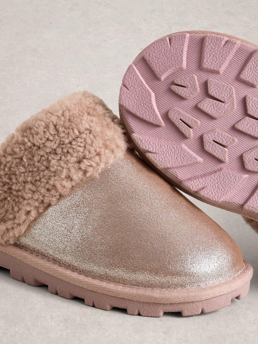 Metallic-Wildlederpantoletten mit Schafsfellfutter