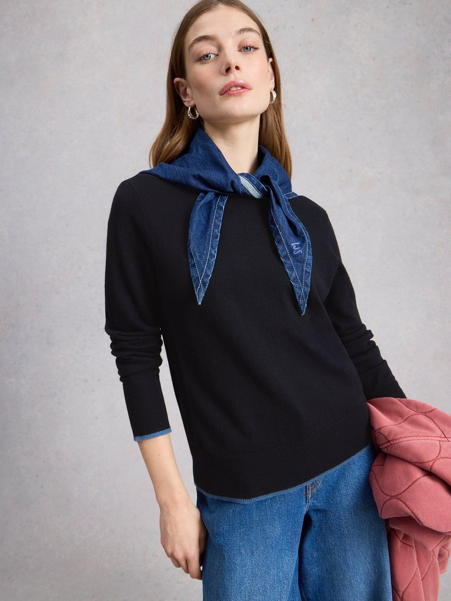 Weicher feingestrickter Rundhals-Pullover