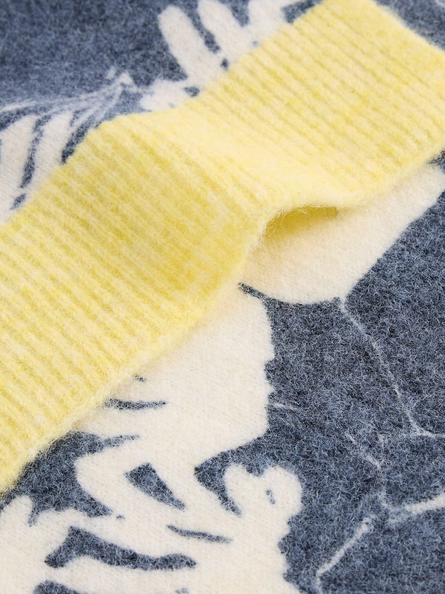 Floraler Strickschal mit geripptem Saum