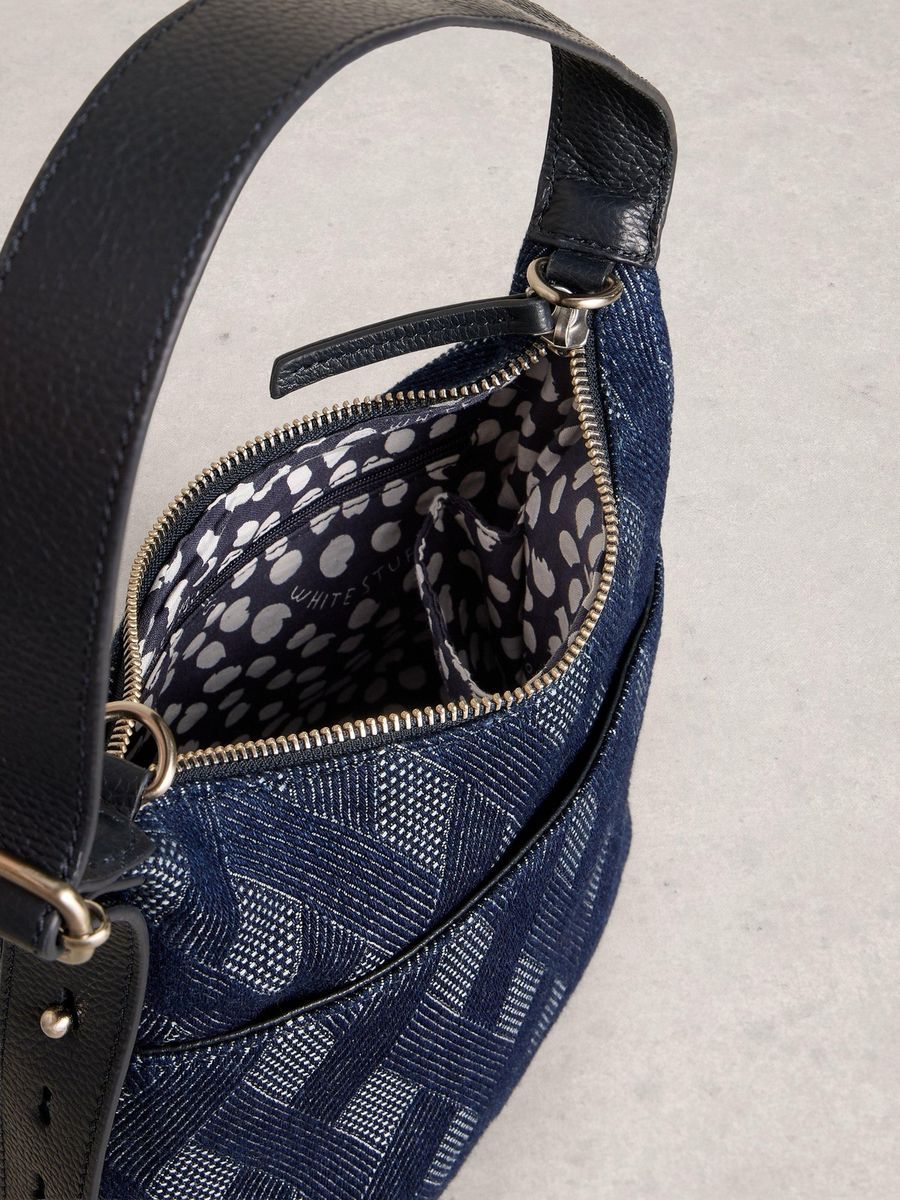 Schultertasche aus Wildleder mit Geometriemuster