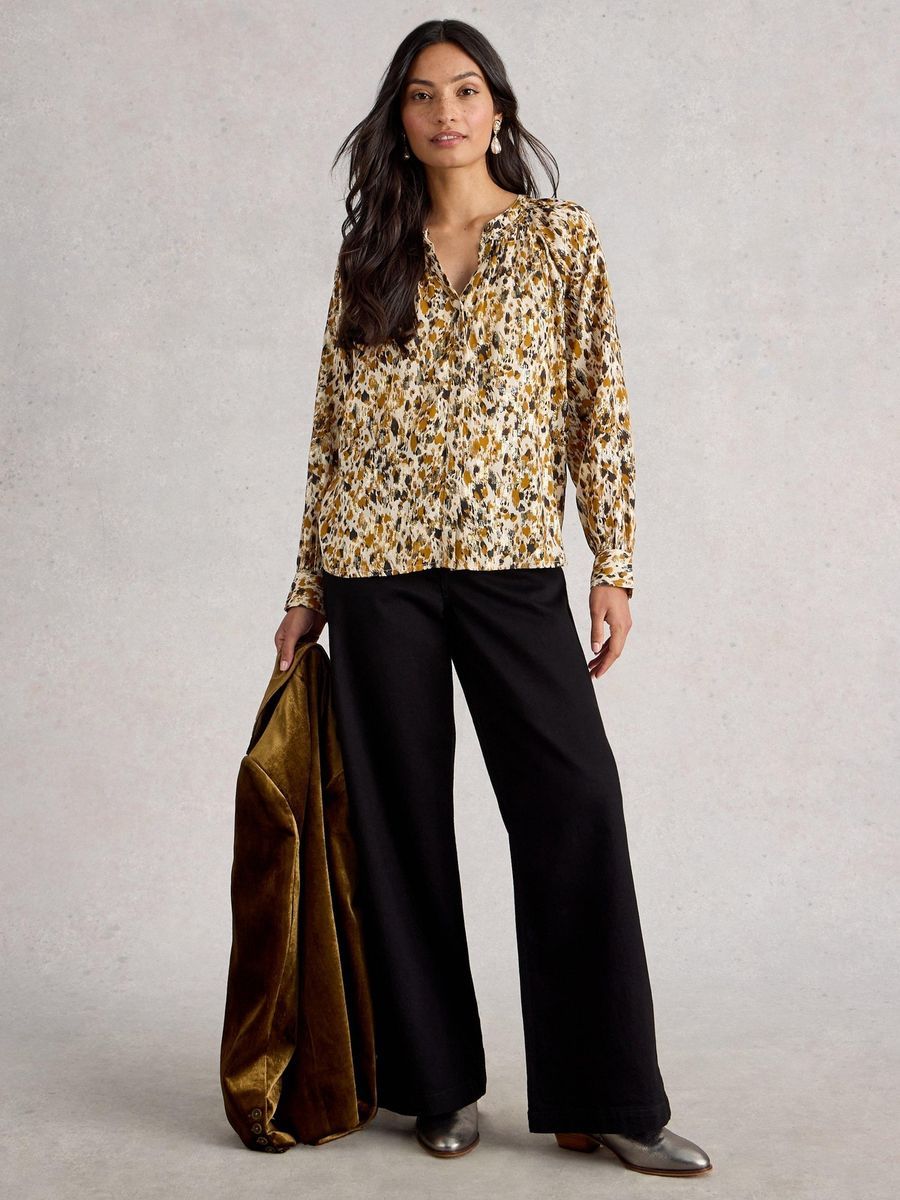 Schimmernde Bluse mit abstraktem Muster