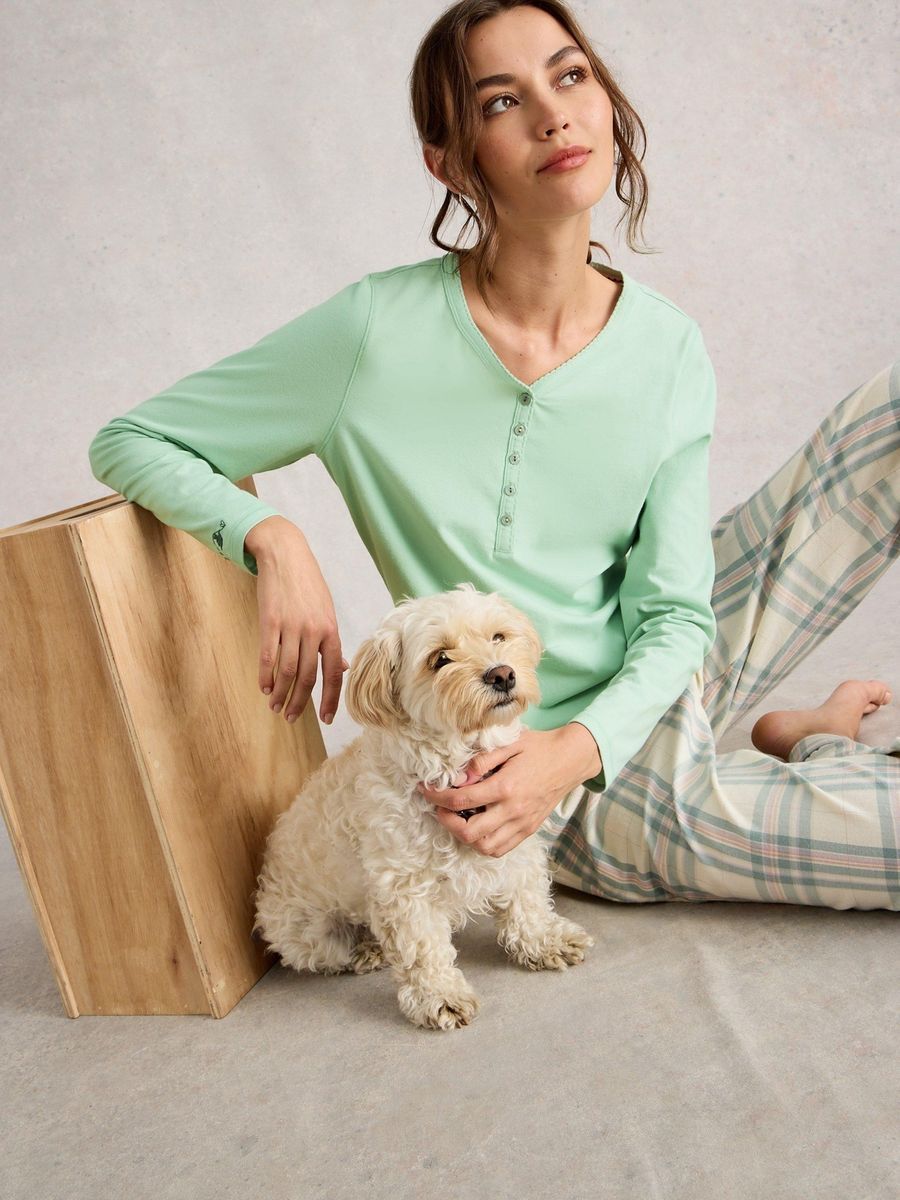 Weiches Bio-Baumwoll-Henley-Schlafshirt