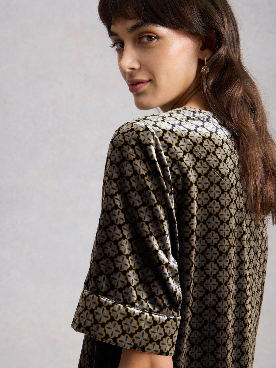 Samtkleid mit geometrischem Muster