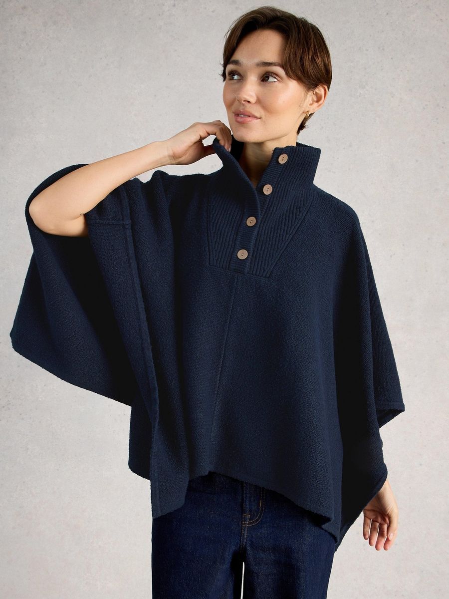 Strickponcho mit Trichterkragen