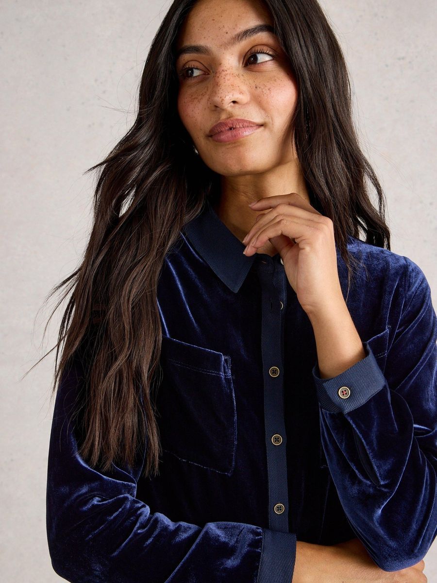 Elegante Samtbluse mit Knopfleiste