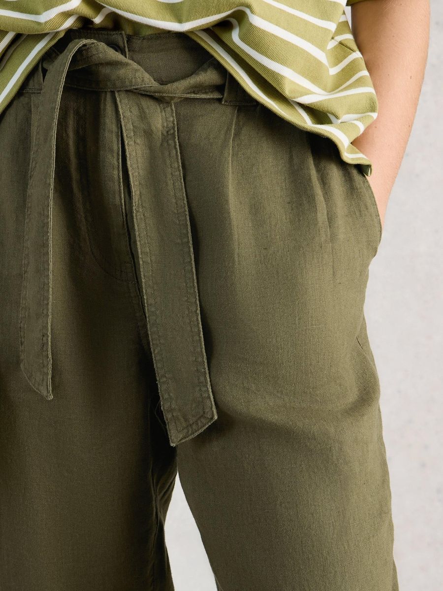 Lockere Leinenhose mit Bindegürtel