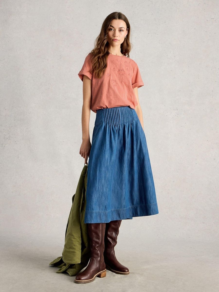 Besticktes T-Shirt mit Blumenmuster