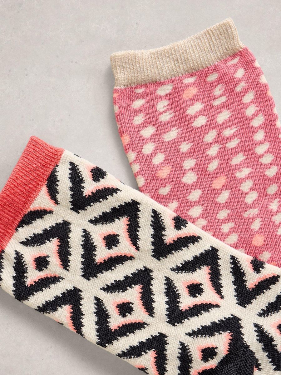 Socken mit Geometrie- und Punktemuster