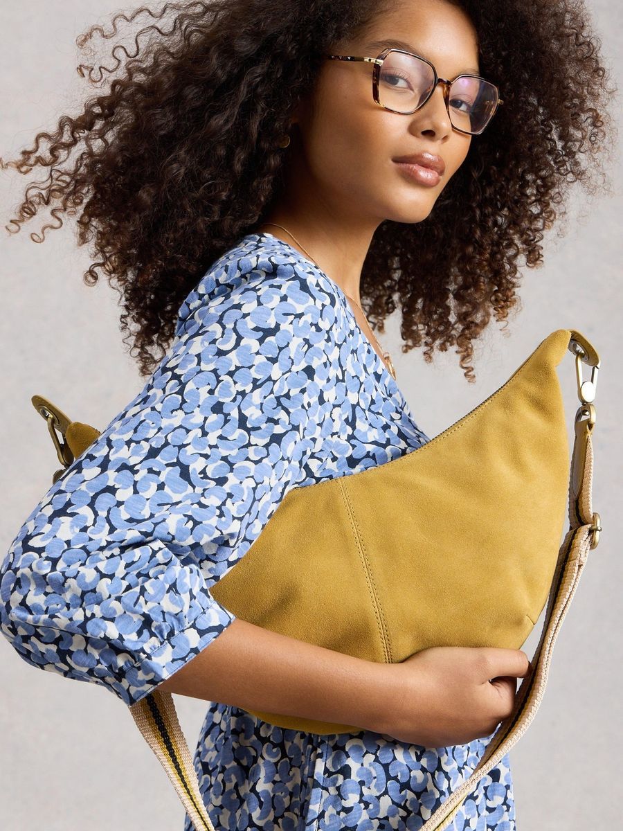 Halbmondförmige Crossbody-Tasche aus Wildleder