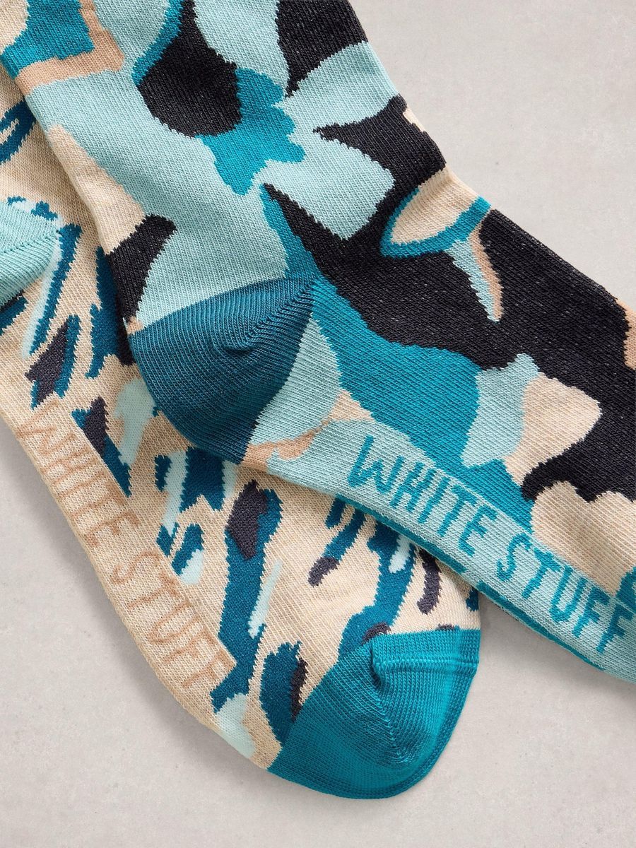 Socken mit abstraktem malerischem Muster