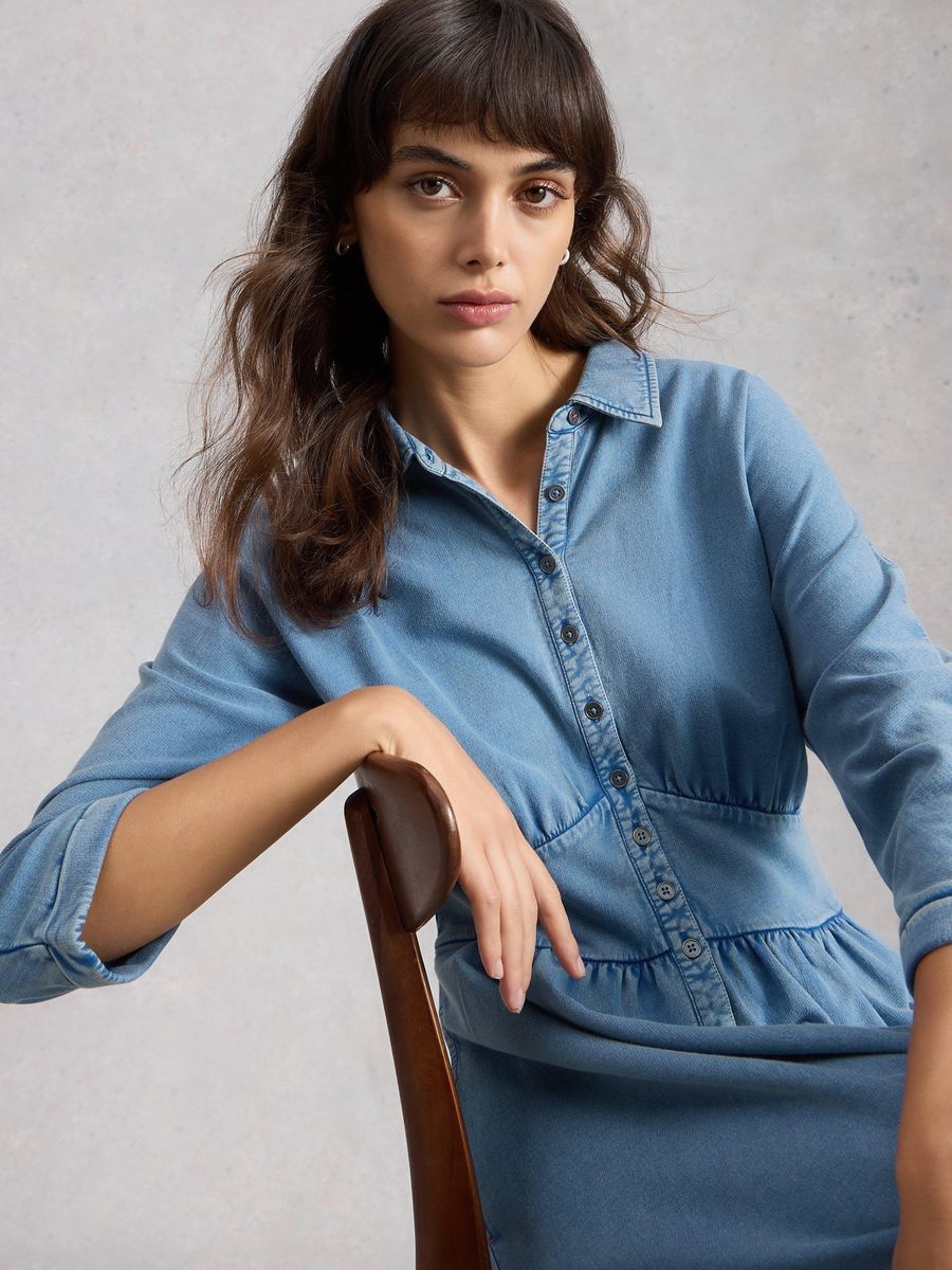 Tailliertes Hemdblusenkleid aus Denim