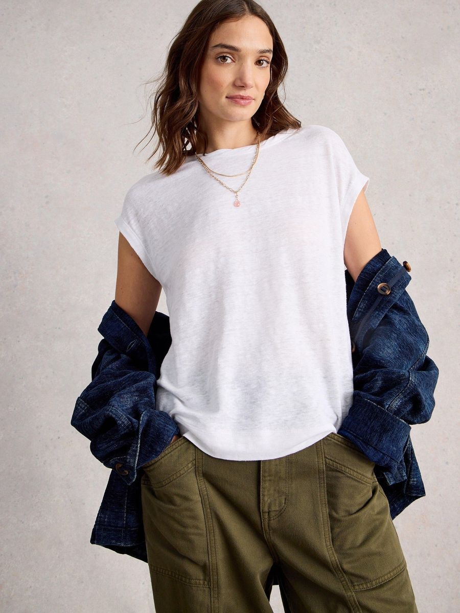 Leichtes Leinen-T-Shirt mit gedrehtem Ausschnitt