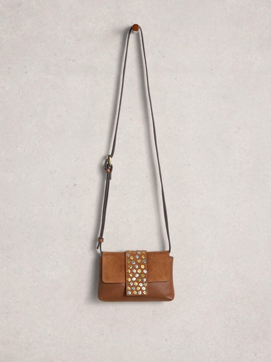 Kleine nietenbesetzte wandelbare Gürteltasche