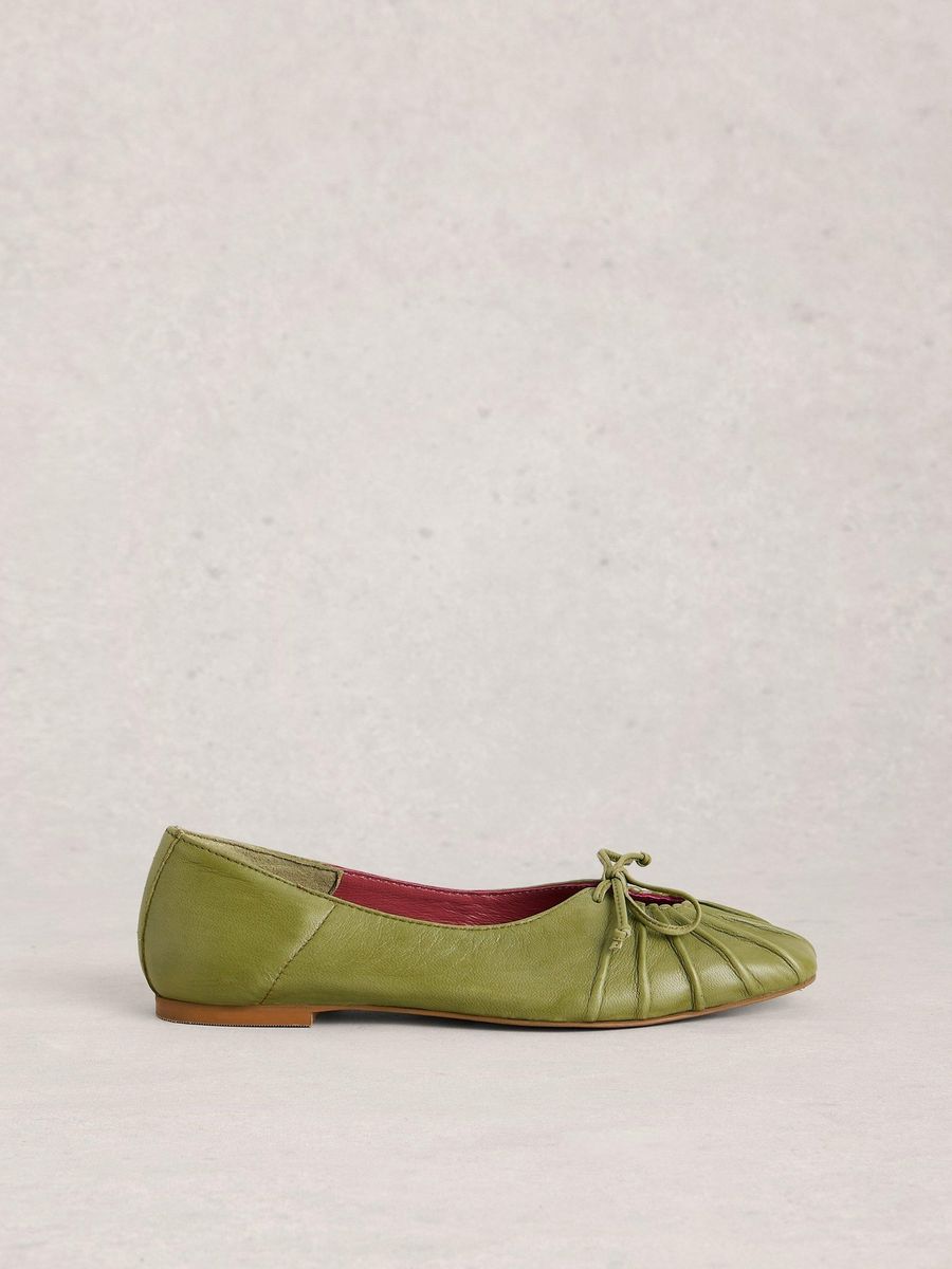 Raff-Ballerinas aus Leder mit Schleife