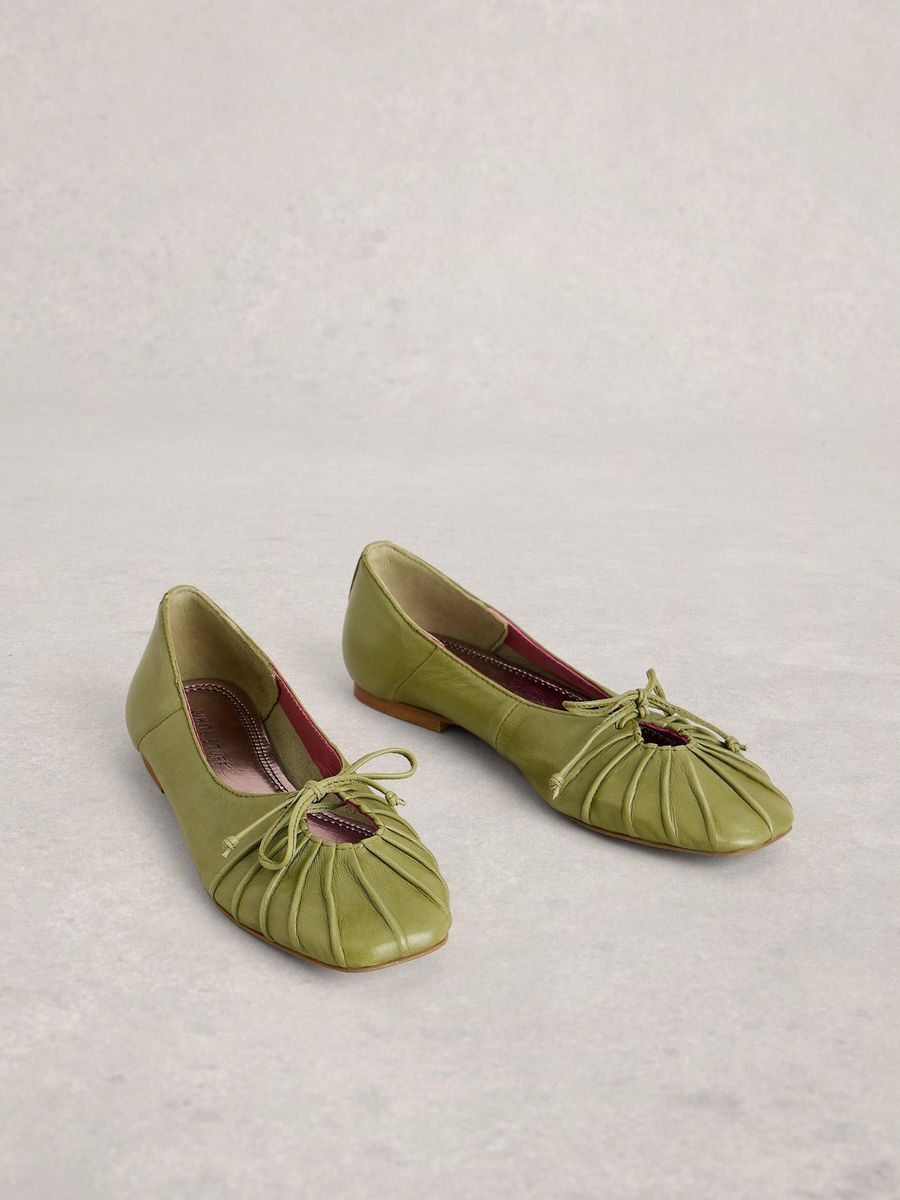 Raff-Ballerinas aus Leder mit Schleife