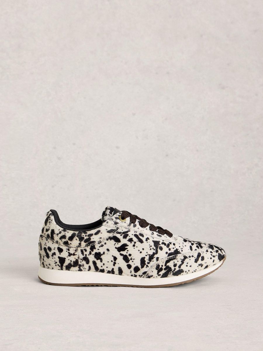 Sneaker in Ponyfell-Optik