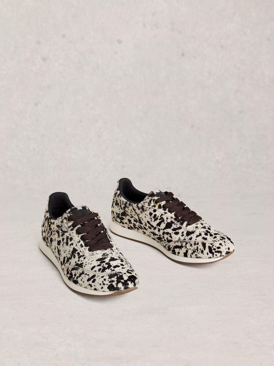 Sneaker in Ponyfell-Optik